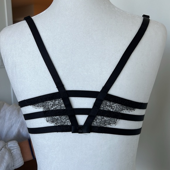 Victoria’s Secret Push-Up Bra - Picture 2 of 13